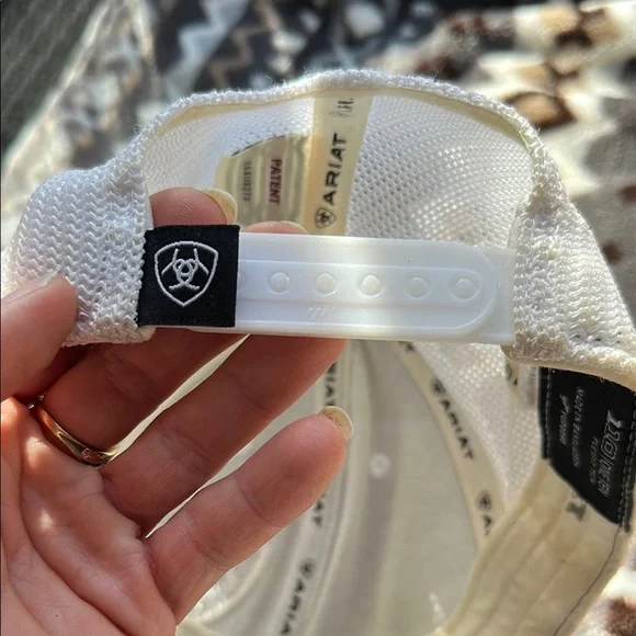 Ariat Gray and White Hat with Textured Design - Picture 6 of 6